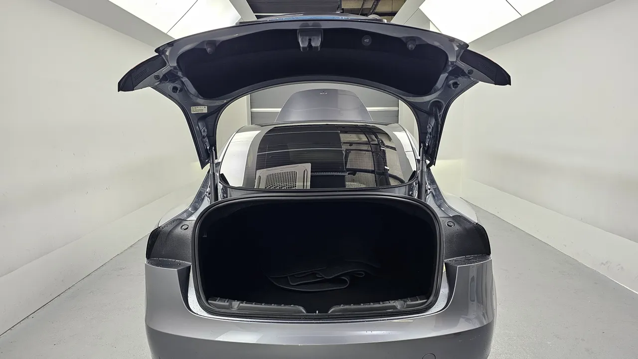 Tesla Model 3 — miniaturë 19