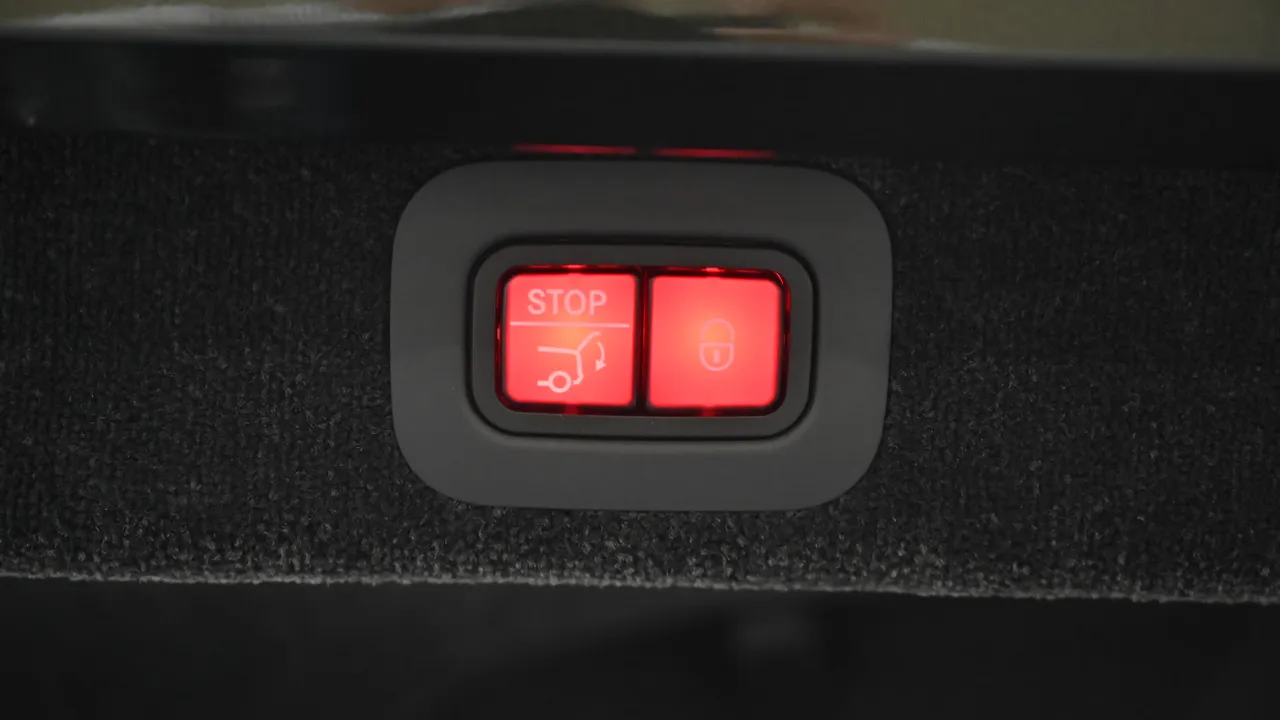Aston Martin DBX — miniaturë 20