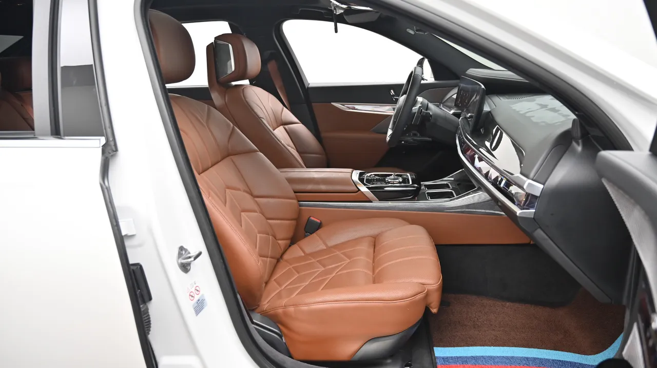 BMW 7er — miniaturë 10