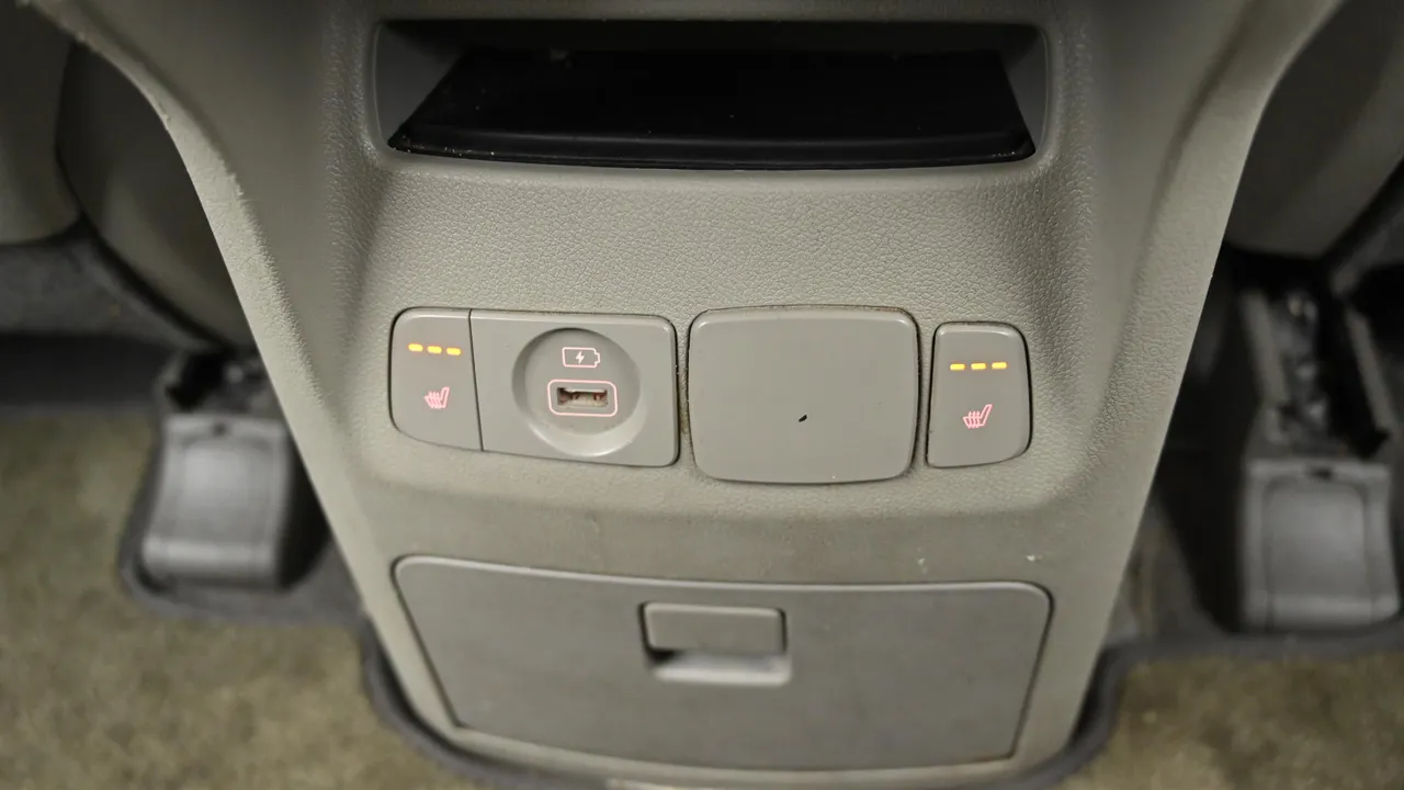 Kia Carnival — miniaturë 16