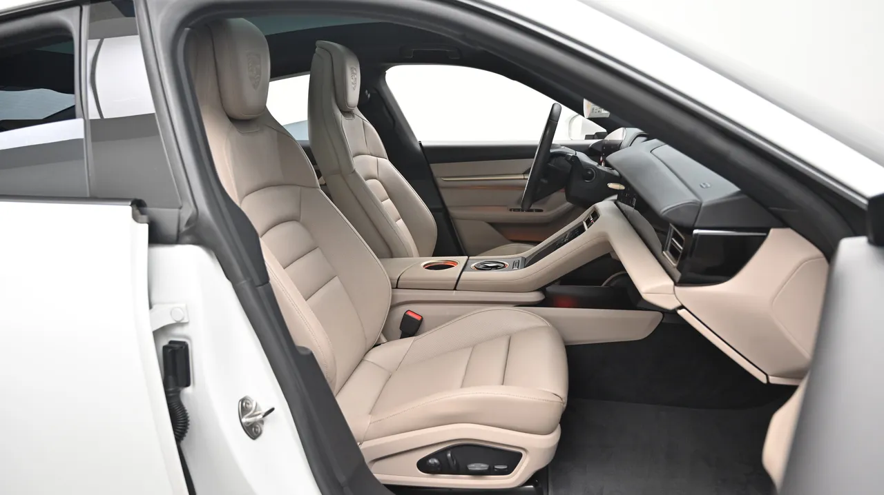 Porsche Taycan — miniaturë 10