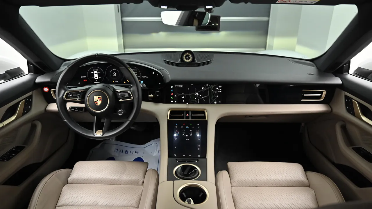 Porsche Taycan — miniaturë 7