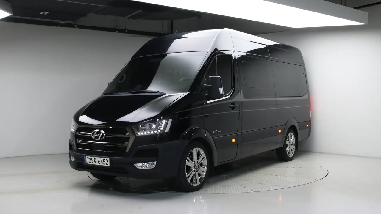 Hyundai Solati 15-seater Luxury