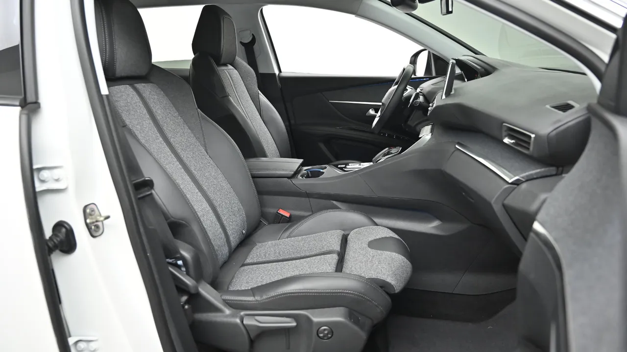 Peugeot 3008 2nd Generation 1.6 BlueHDi Allure