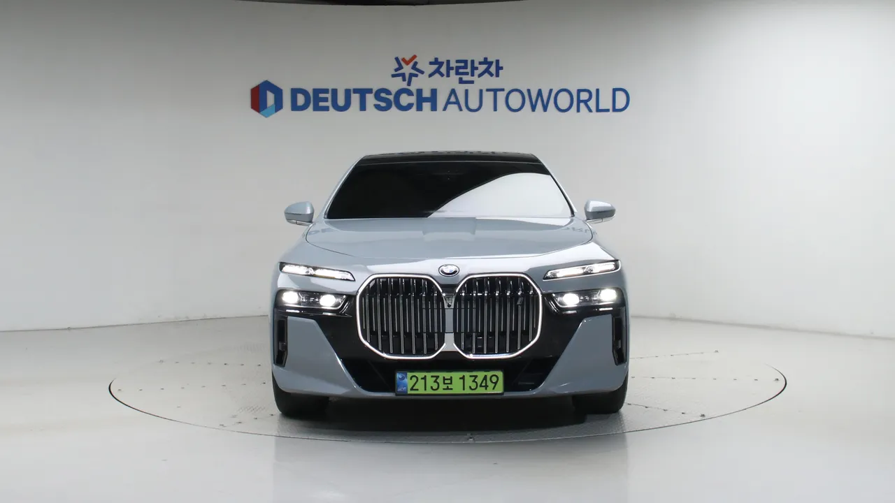 BMW i7 — miniaturë 3