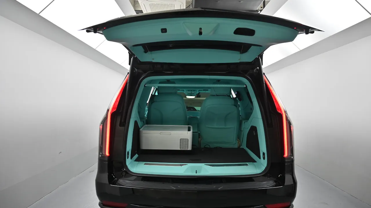 Cadillac Escalade — miniaturë 28