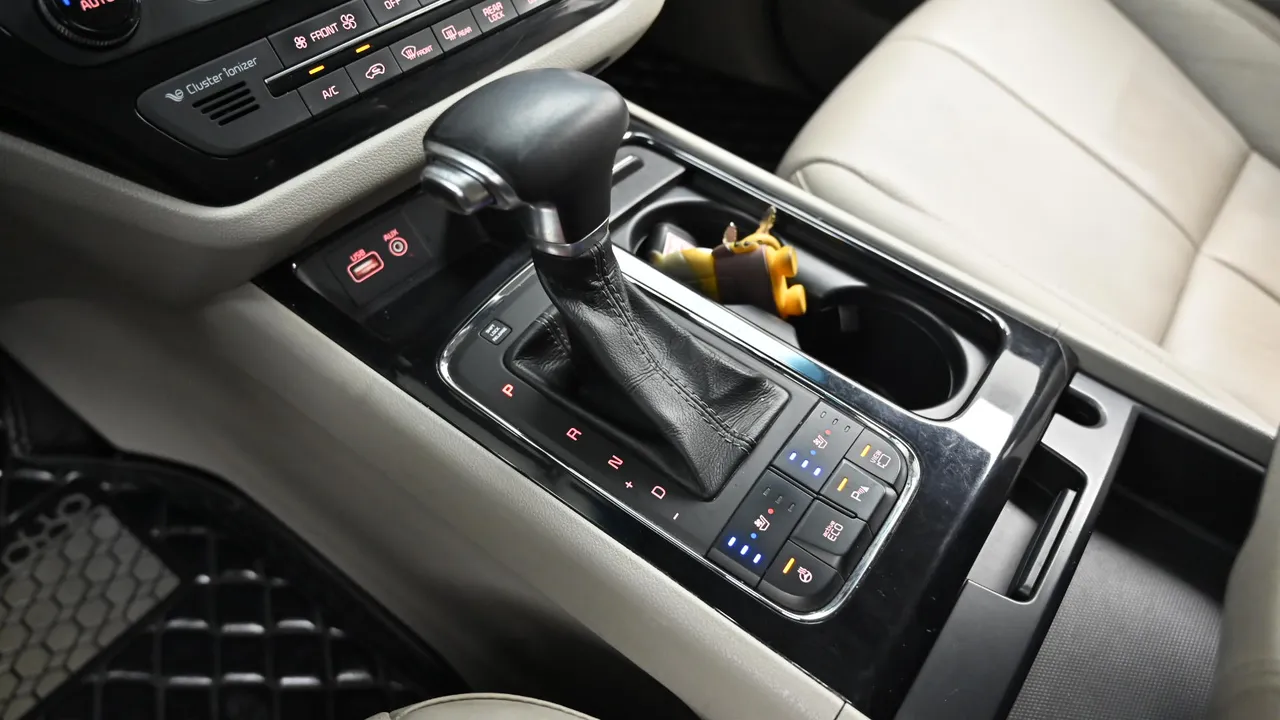 Kia Carnival — miniaturë 9