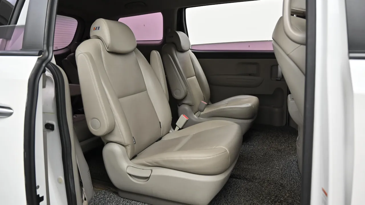 Kia Carnival — miniaturë 12