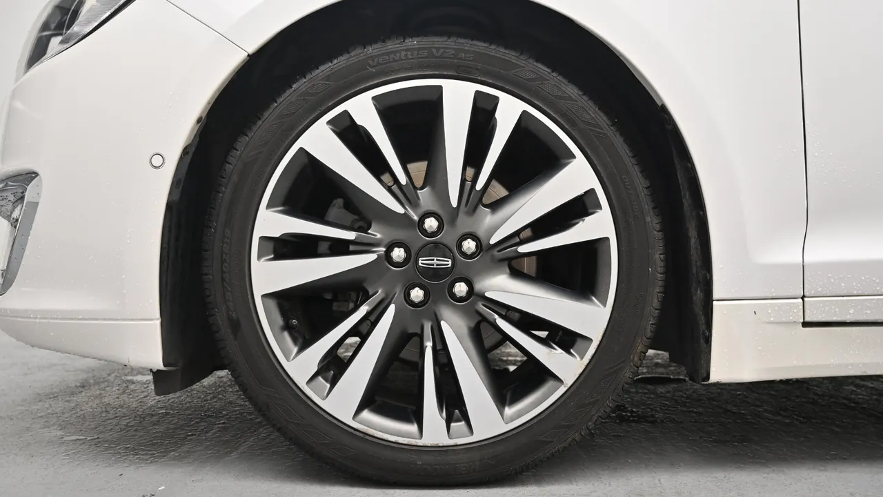 Lincoln MKZ — miniaturë 5