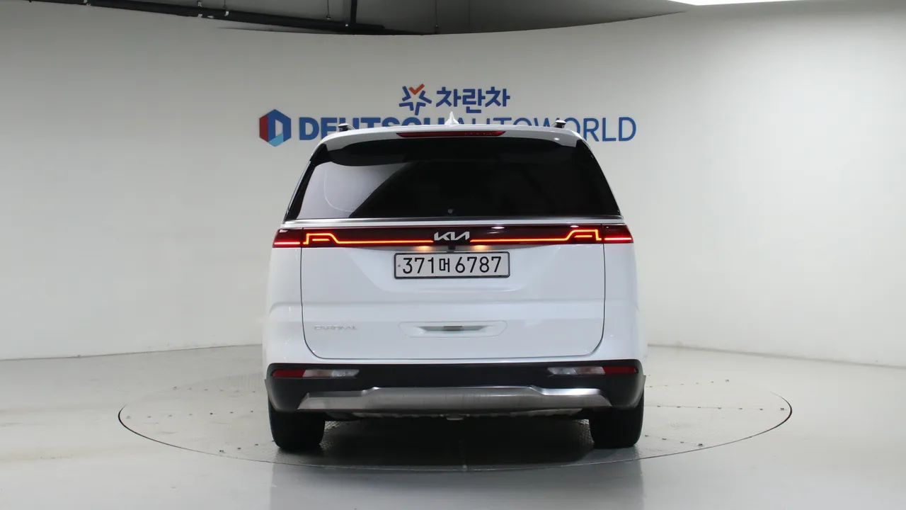 Kia Carnival — miniaturë 4