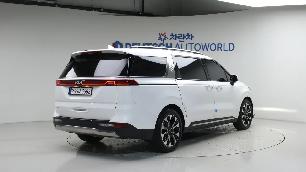 Kia Carnival — miniaturë 2