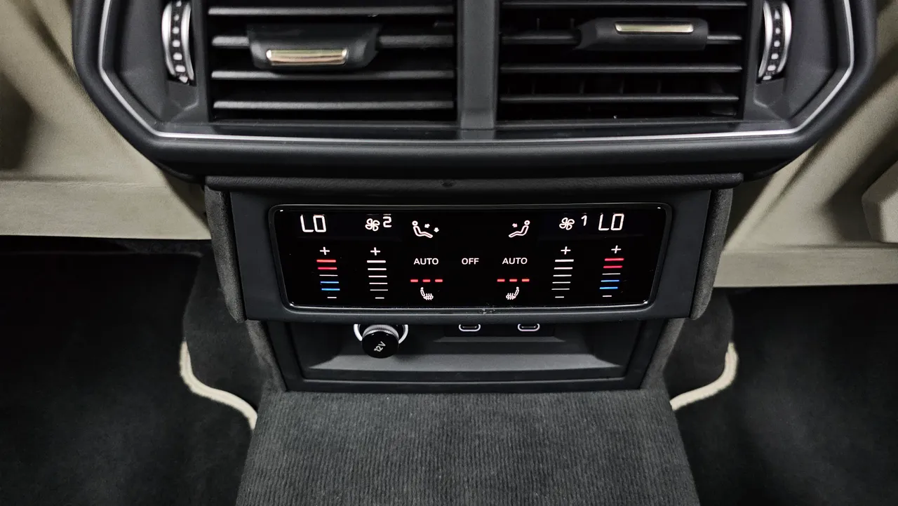 Lamborghini Urus — miniaturë 16