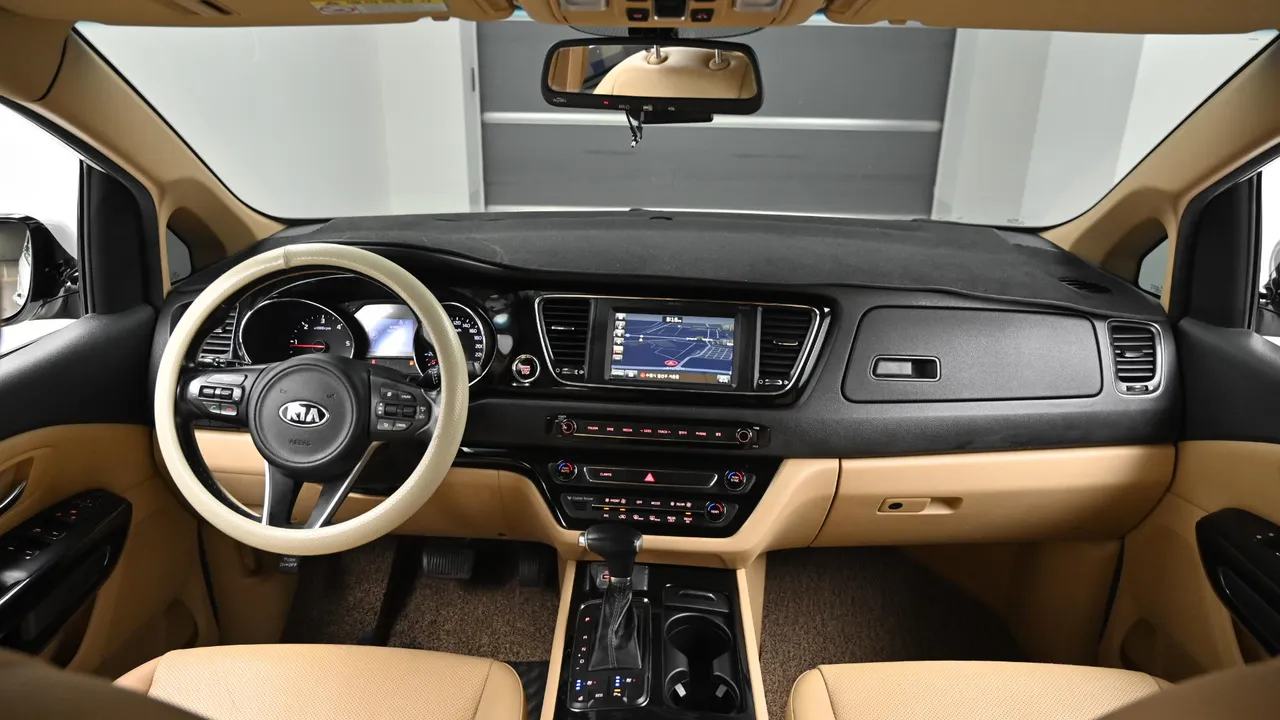 Kia Carnival — miniaturë 7