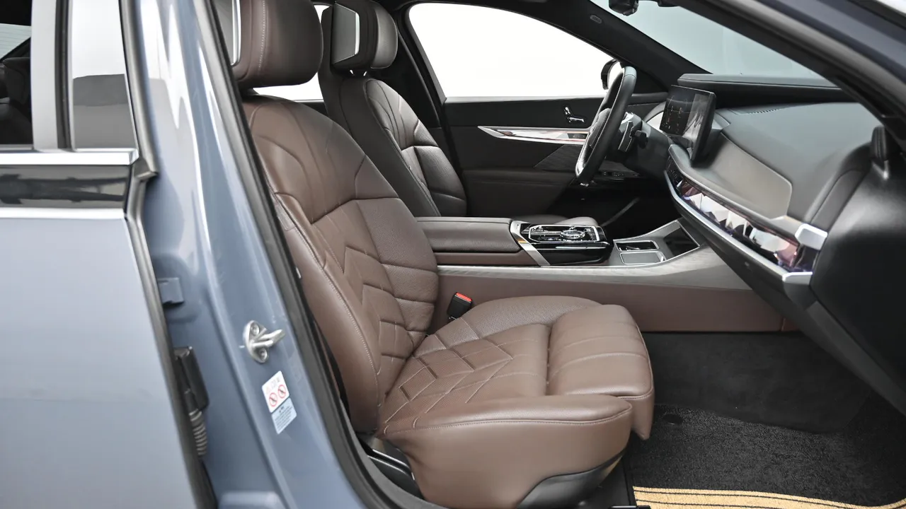 BMW 7er — miniaturë 26