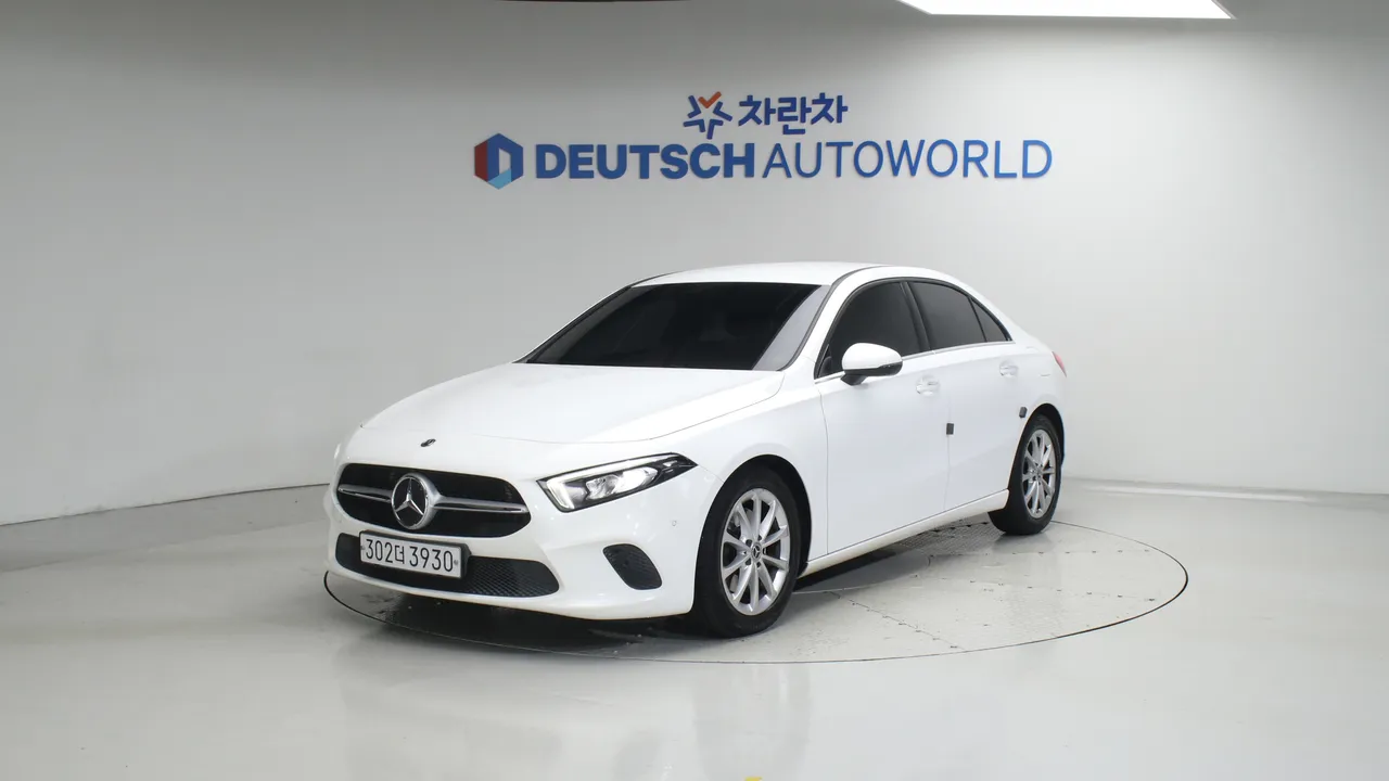 Mercedes-Benz CLA-klasse A220 세단 — foto 1