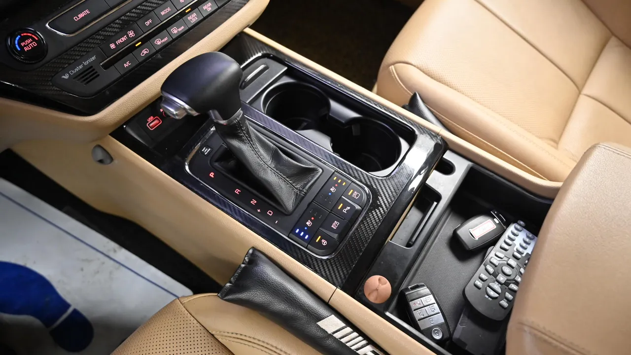 Kia Carnival — miniaturë 9