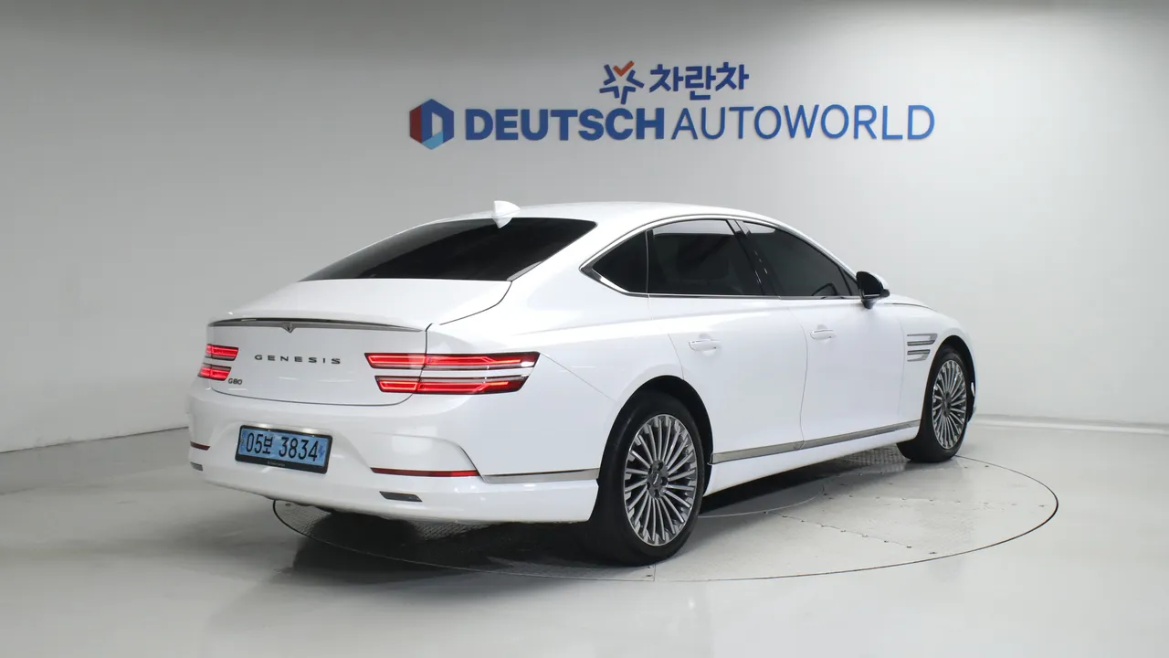 Genesis G80 — miniaturë 2