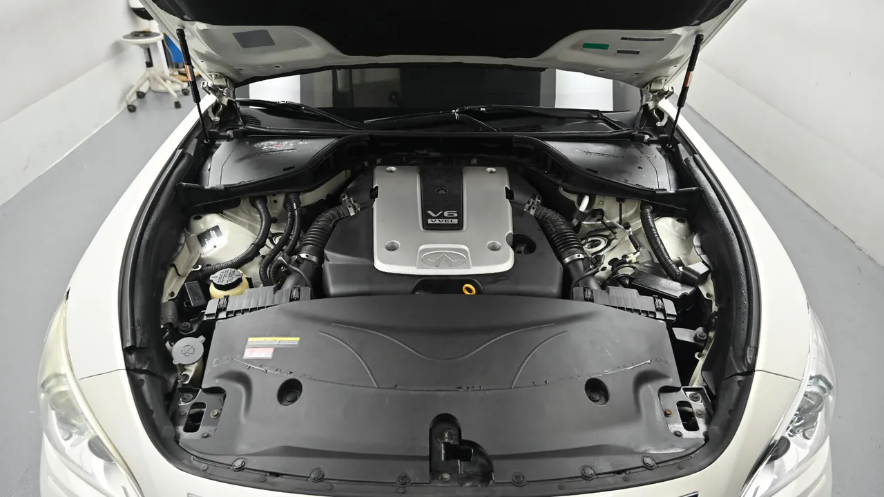 Infiniti M — miniaturë 6