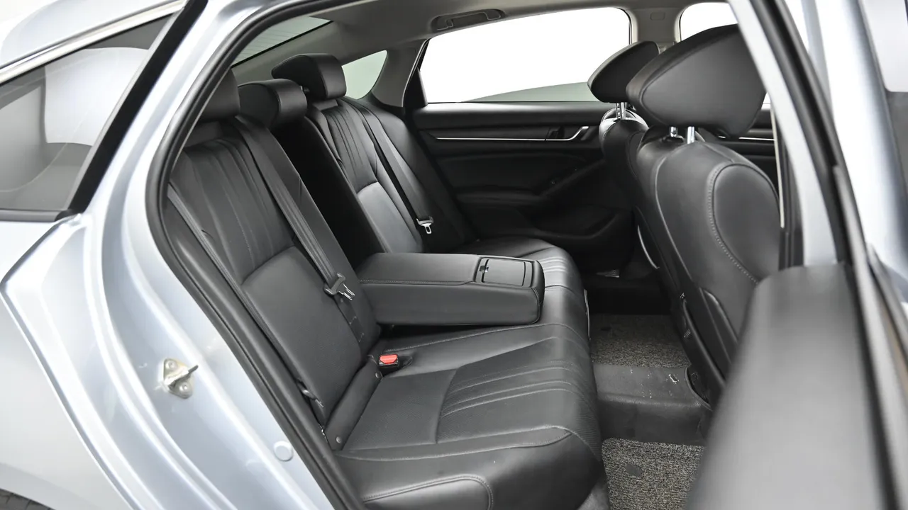 Honda Accord — miniaturë 12