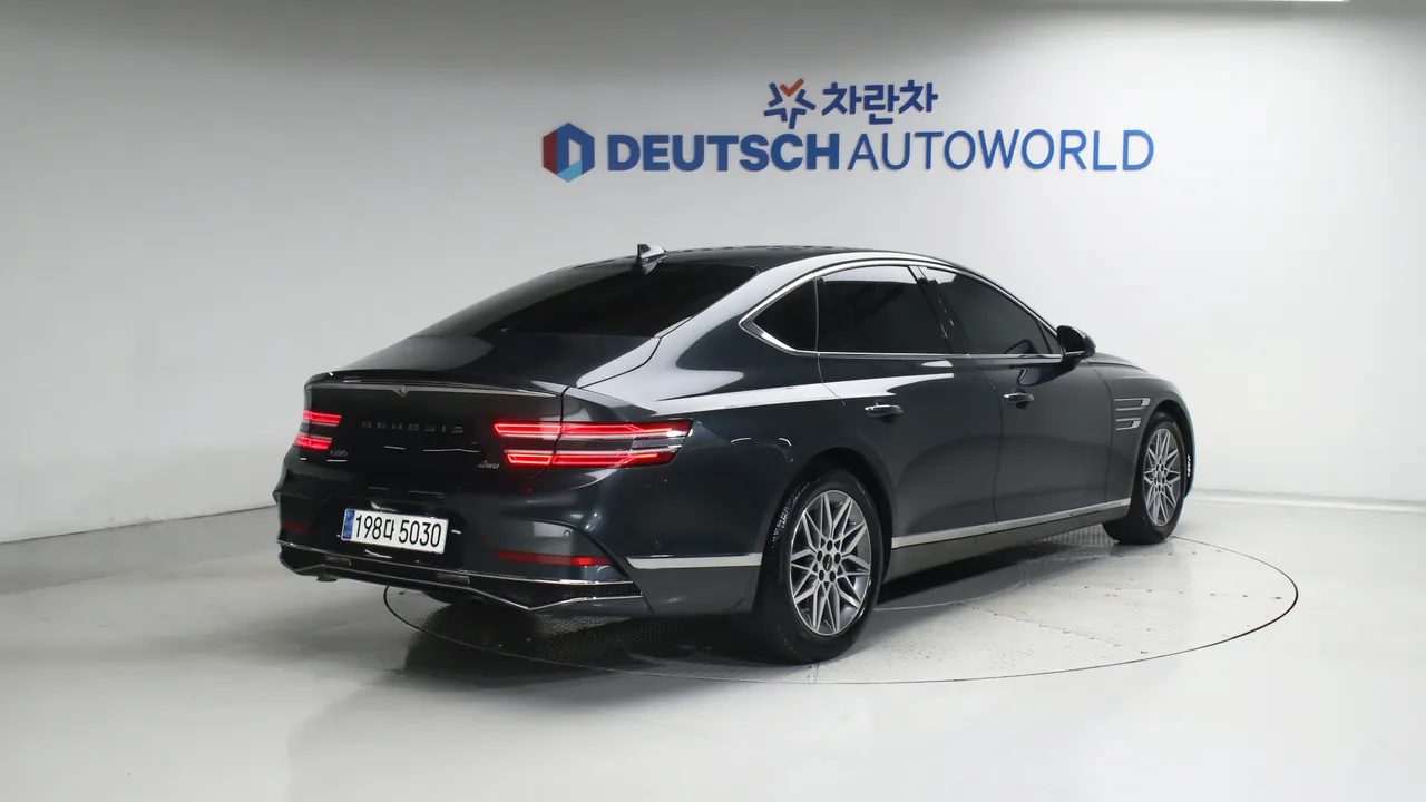 Genesis G80 — miniaturë 2