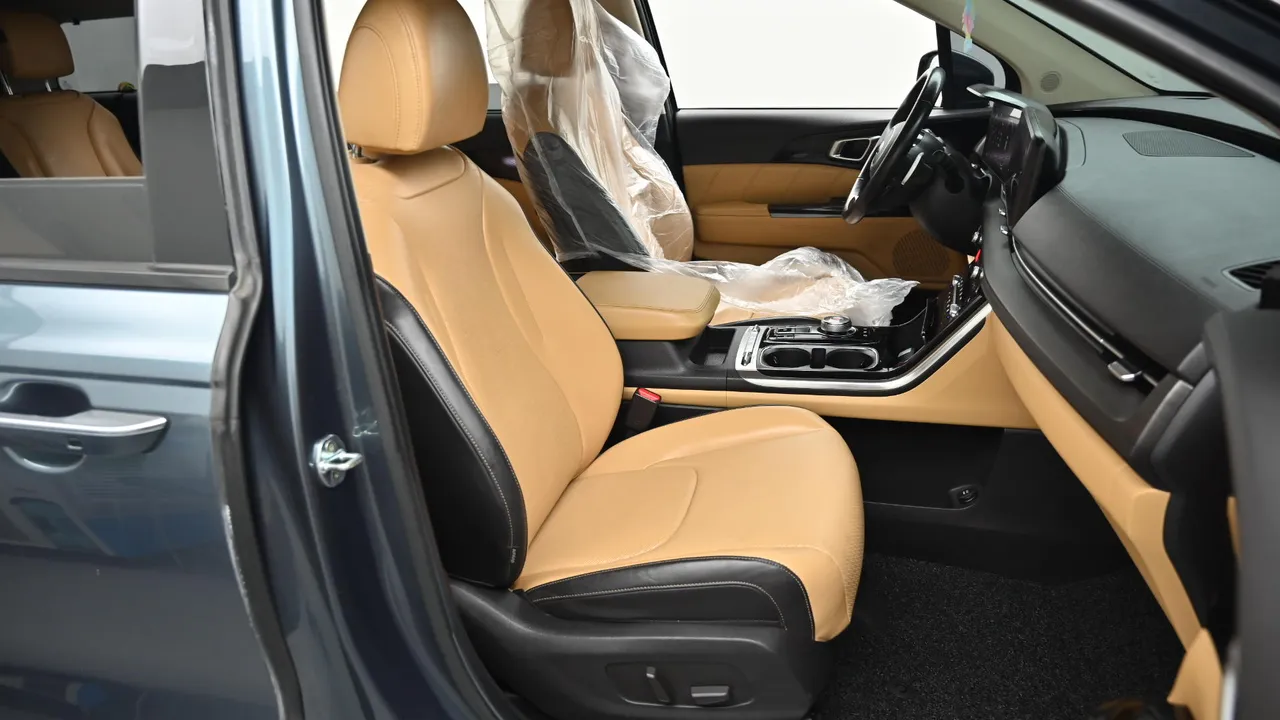 Kia Carnival — miniaturë 10
