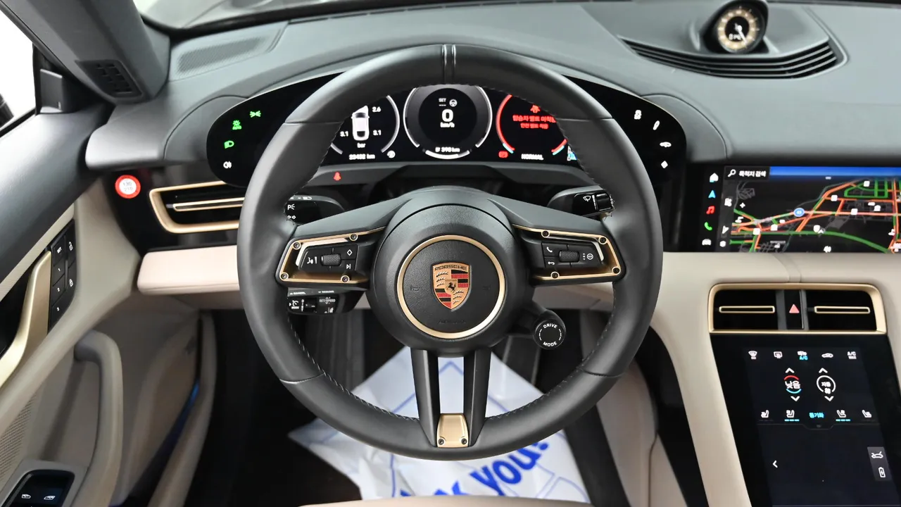 Porsche Taycan — miniaturë 22