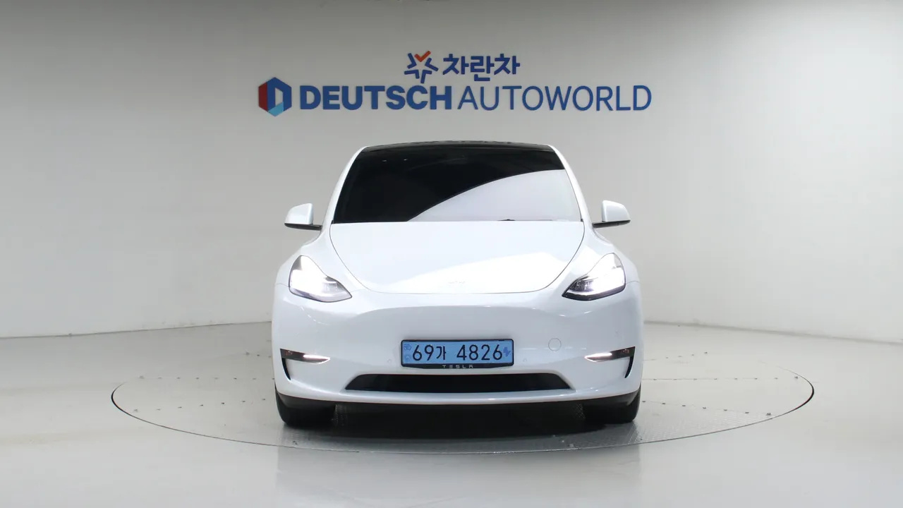 Tesla Model Y — miniaturë 3
