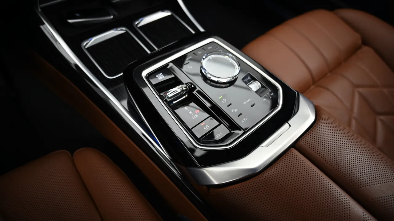 BMW 7er — miniaturë 9