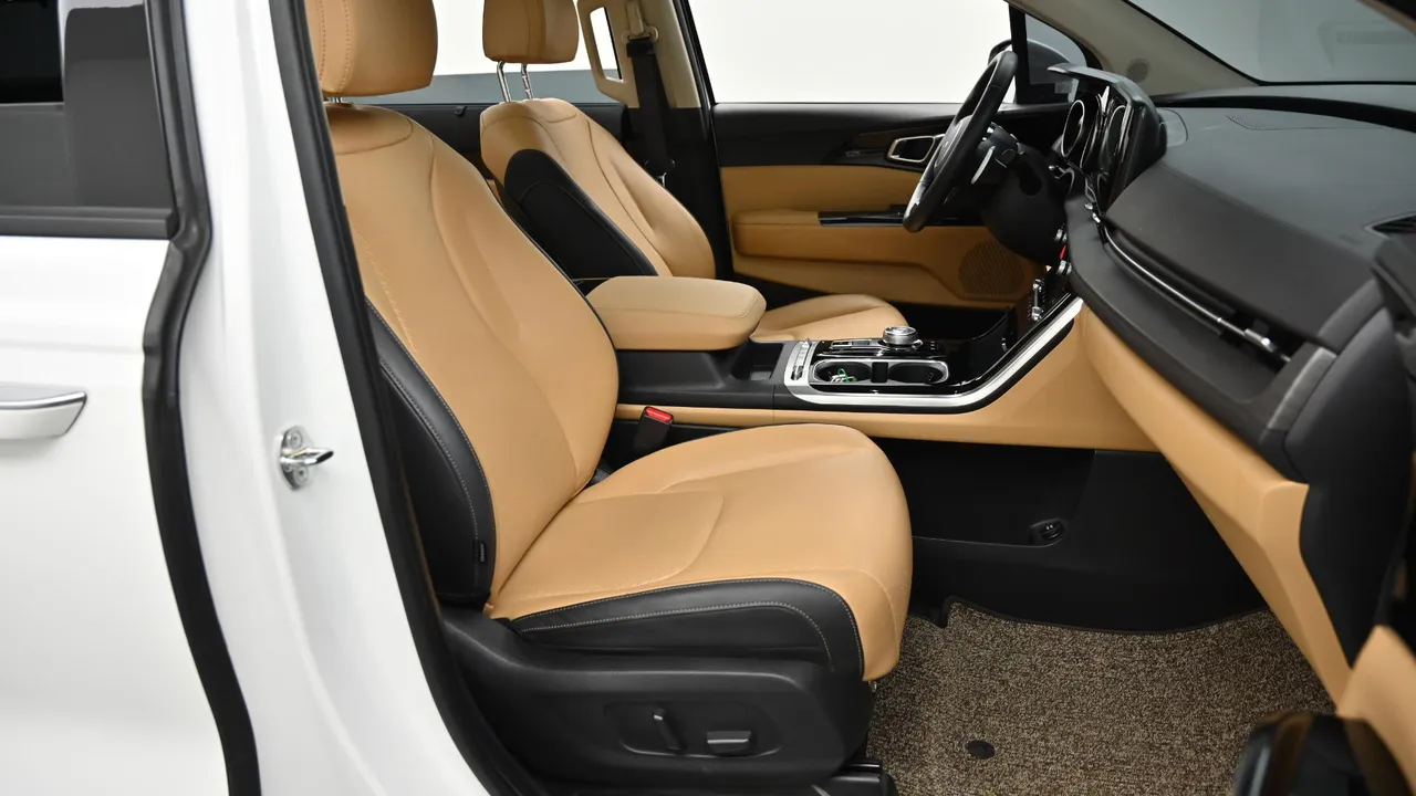 Kia Carnival — miniaturë 10