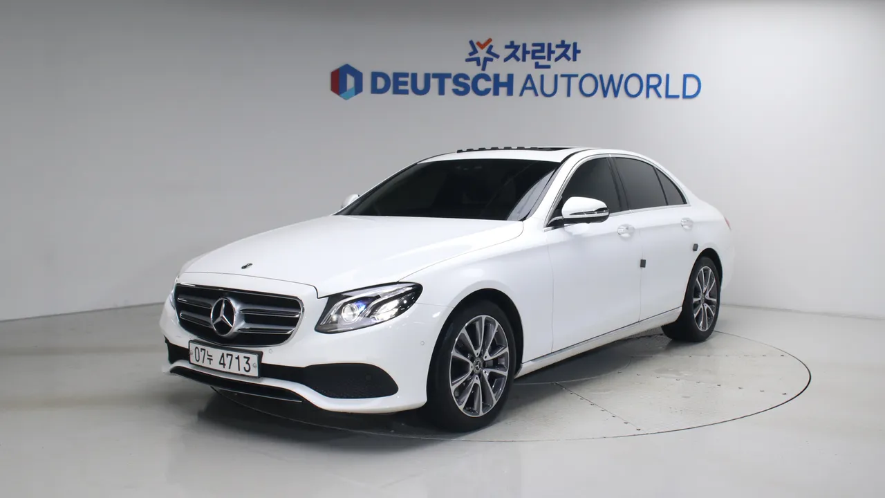 Mercedes-Benz E-klasse E300 4MATIC 아방가르드 — foto 1