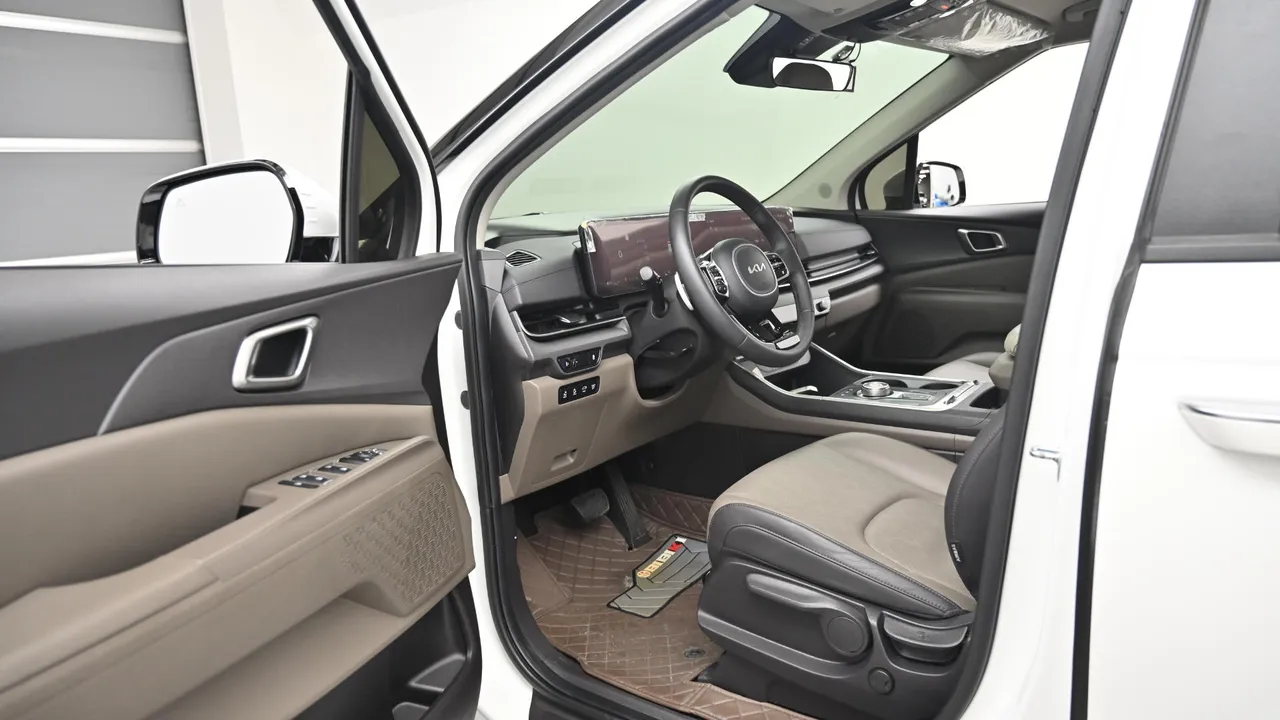 Kia Carnival — miniaturë 11