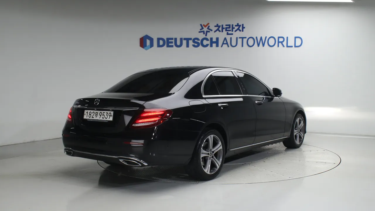 Mercedes-Benz E-klasse — miniaturë 2