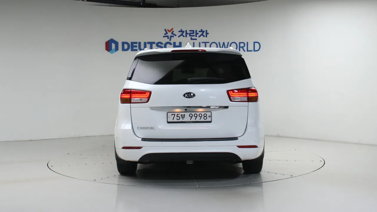 Kia Carnival — miniaturë 4