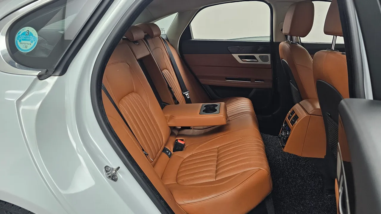 Jaguar XF — miniaturë 12