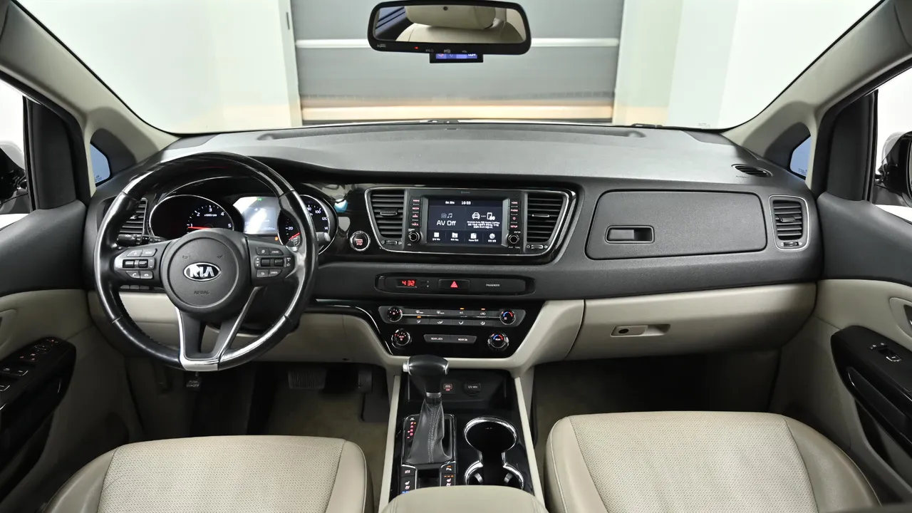Kia Carnival — miniaturë 7