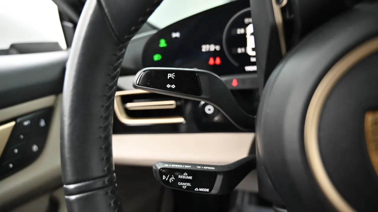 Porsche Taycan — miniaturë 18