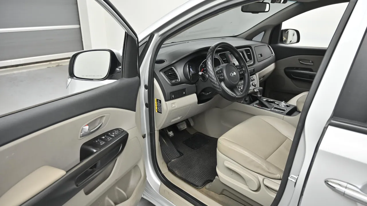 Kia Carnival — miniaturë 11