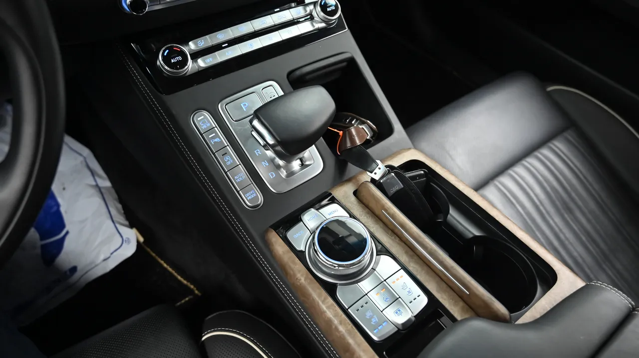 Genesis G90 — miniaturë 9