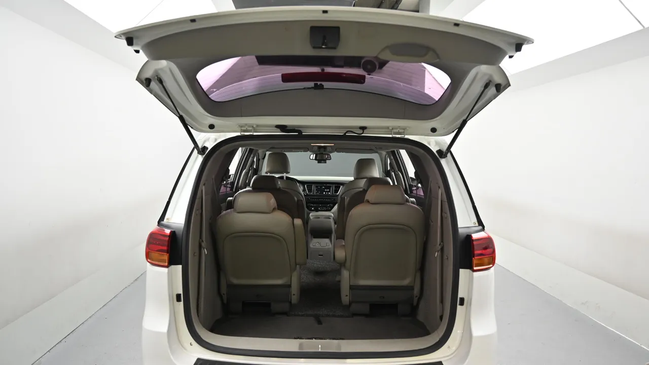 Kia Carnival — miniaturë 20