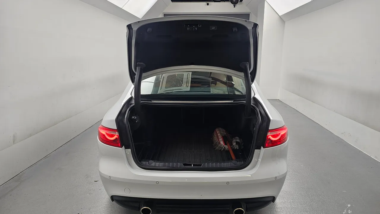 Jaguar XF — miniaturë 19