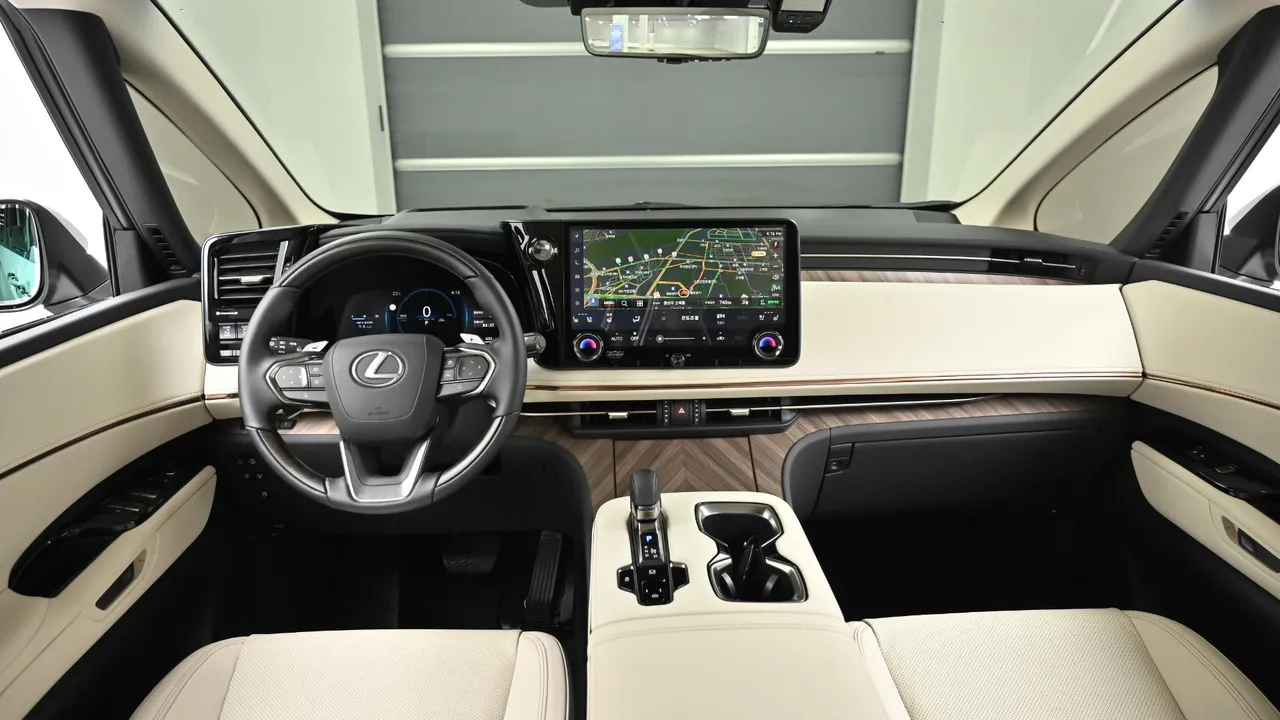 Lexus LM A Doua Generație 500h Executive