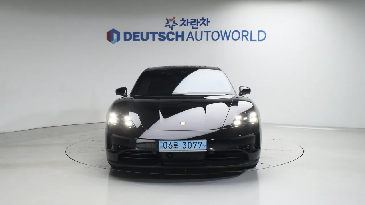 Porsche Taycan — miniaturë 3