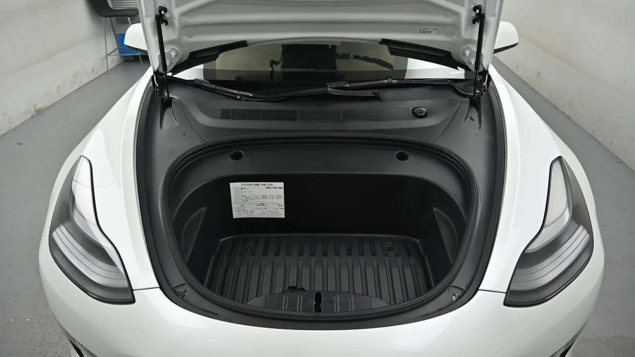 Tesla Model 3 — miniaturë 6