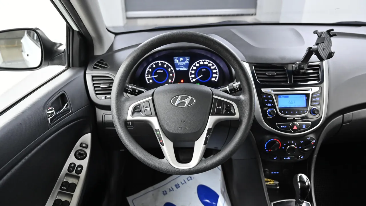 Hyundai Accent — miniaturë 13