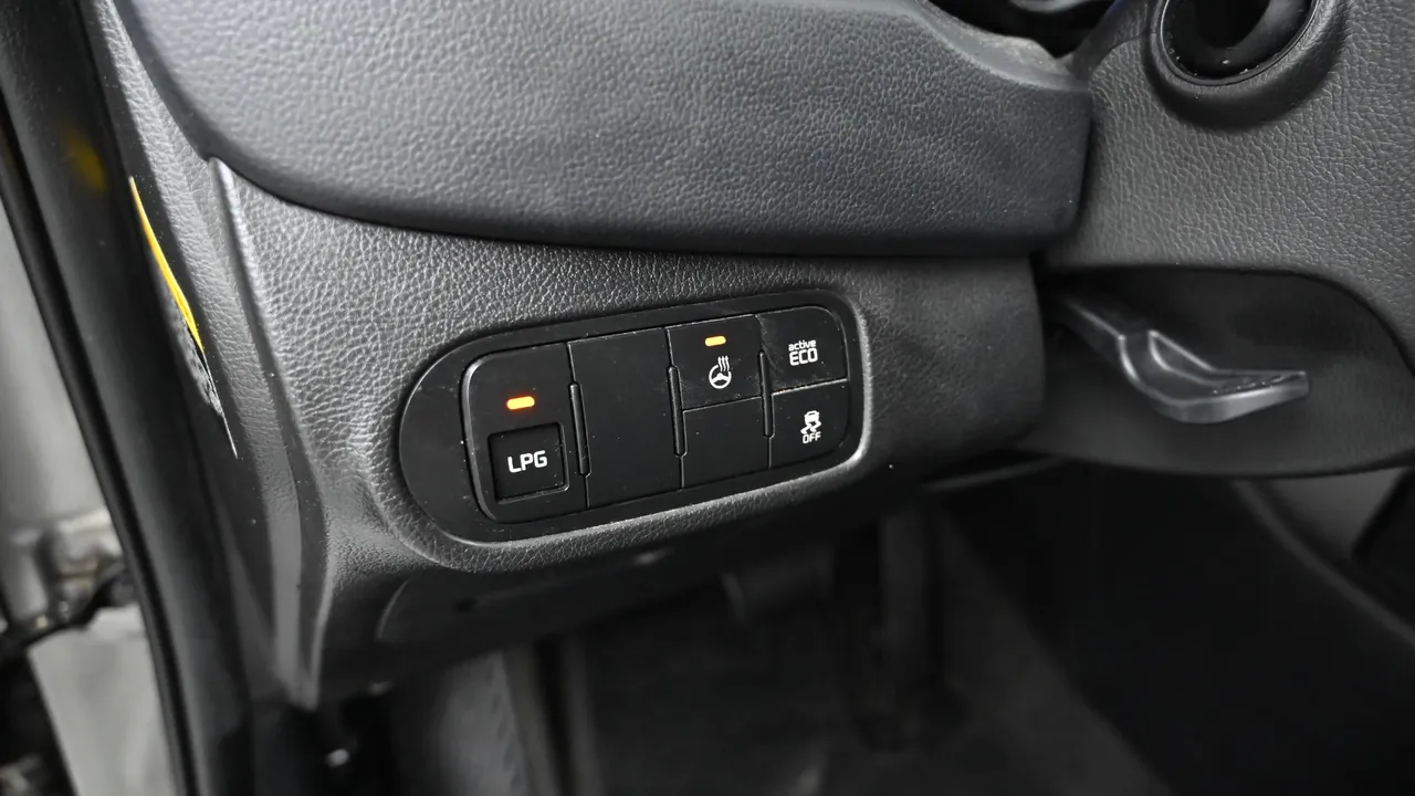 Kia Carens — miniaturë 17