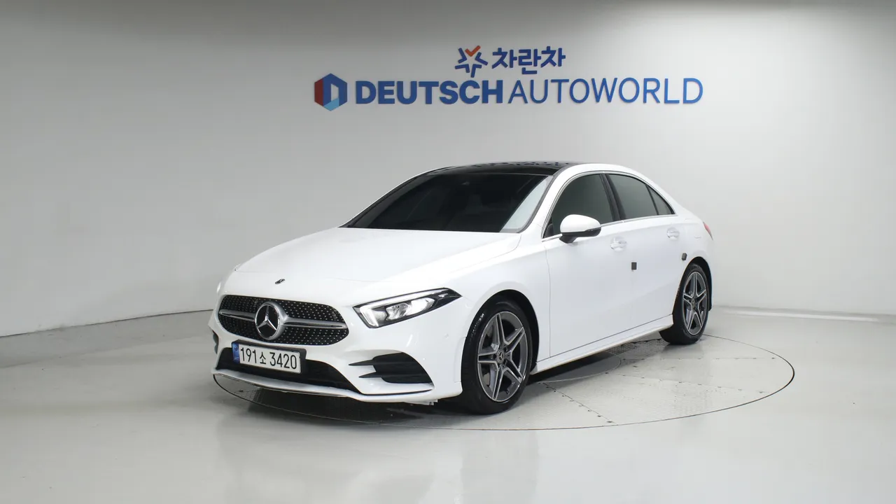 Mercedes-Benz CLA-klasse A250 4MATIC 세단 — foto 1