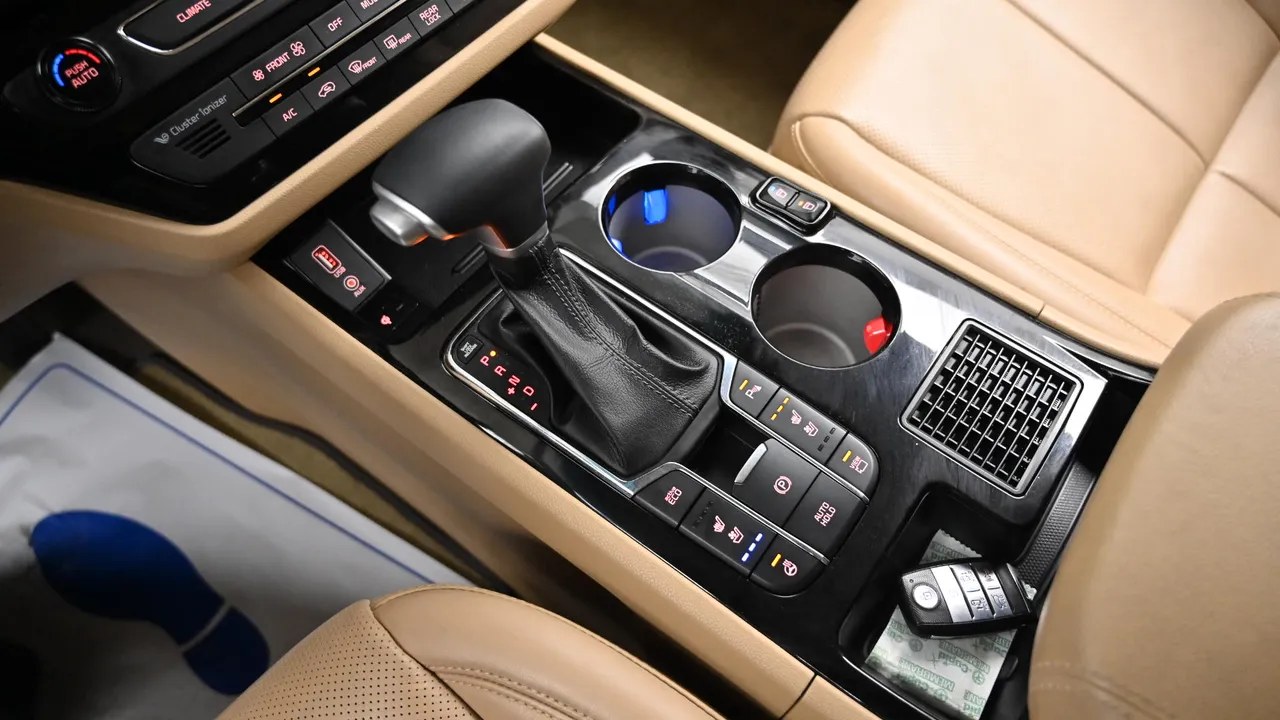 Kia Carnival — miniaturë 9
