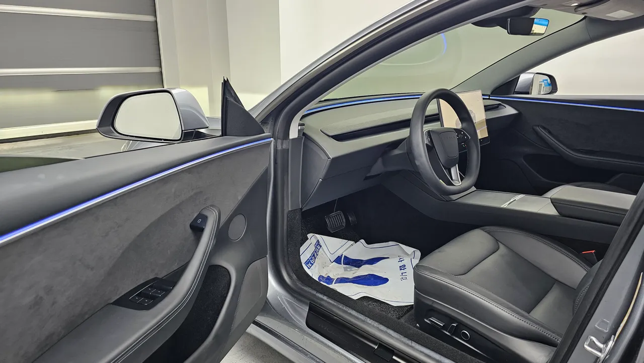 Tesla Model 3 — miniaturë 11