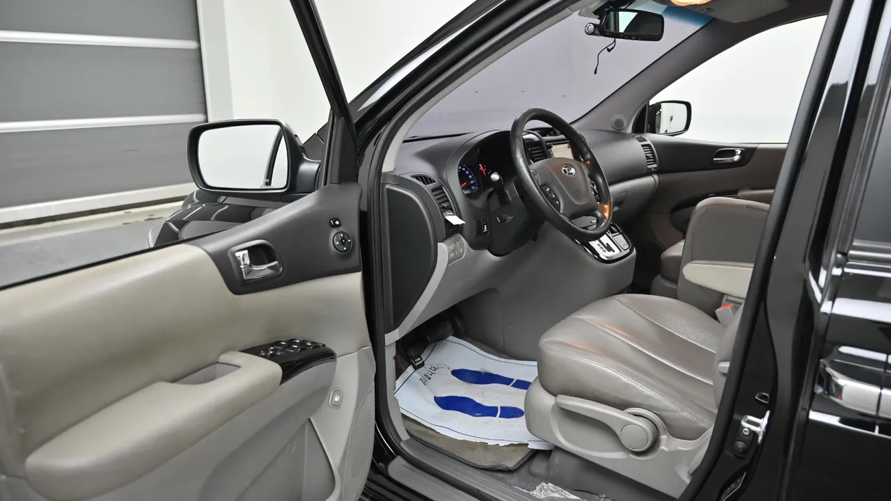 Kia Carnival — miniaturë 11