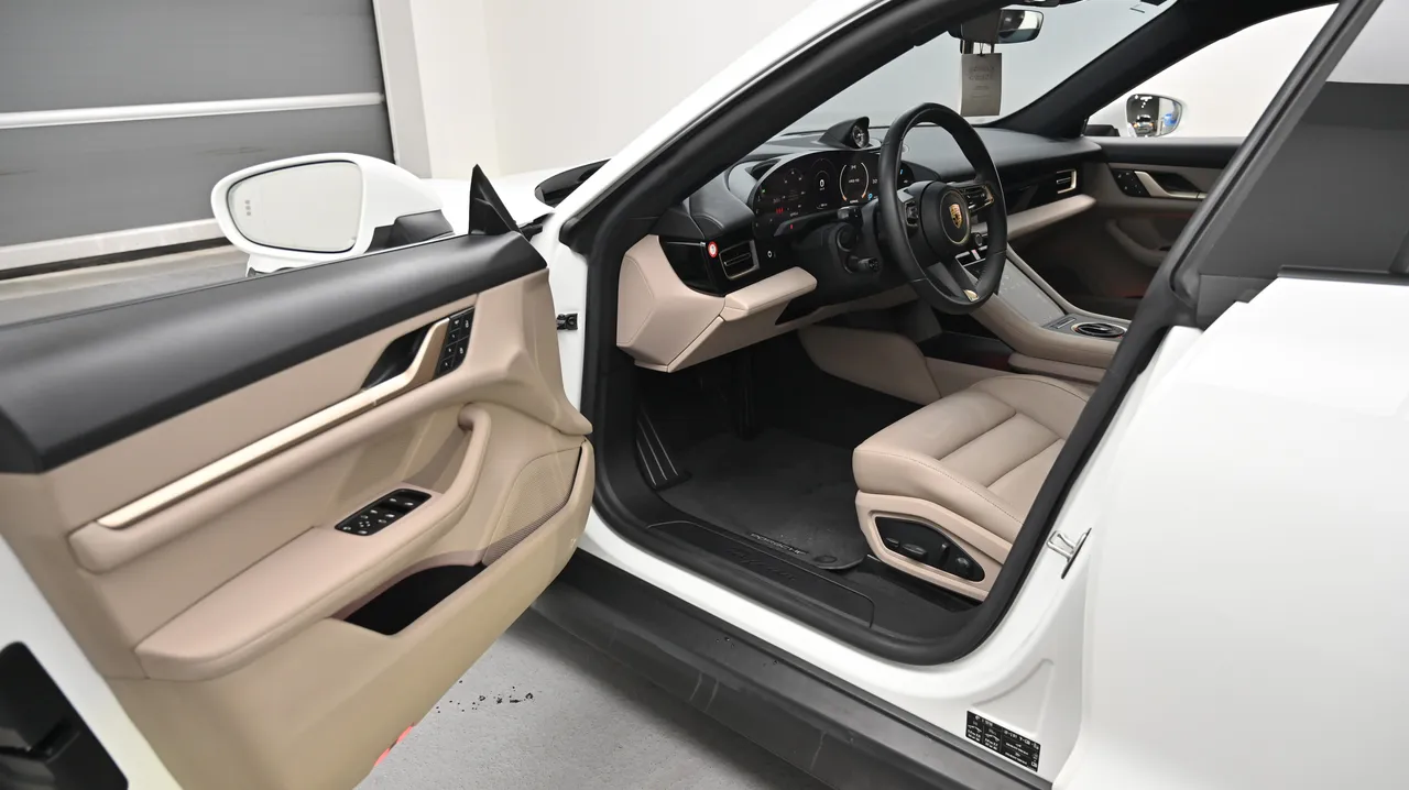 Porsche Taycan — miniaturë 11